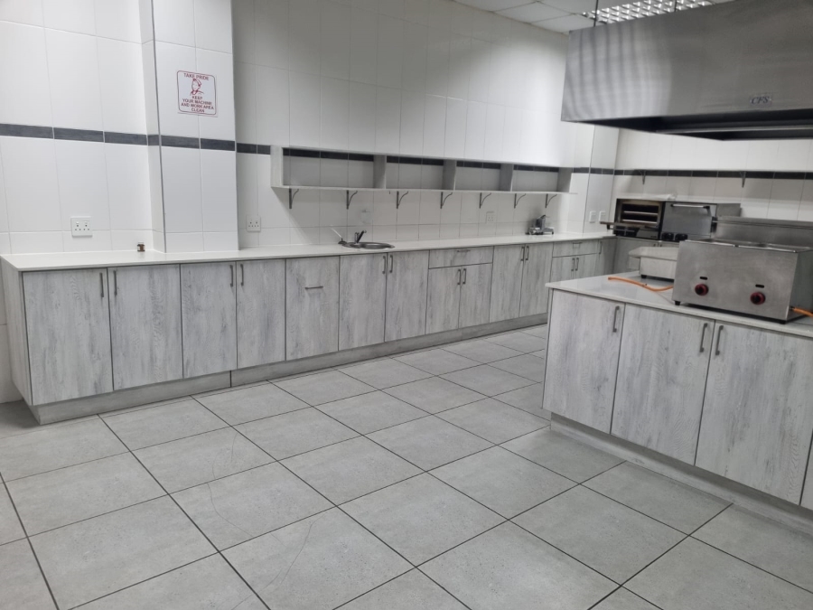 To Let Commercial Property for Rent in Voorbaai Western Cape